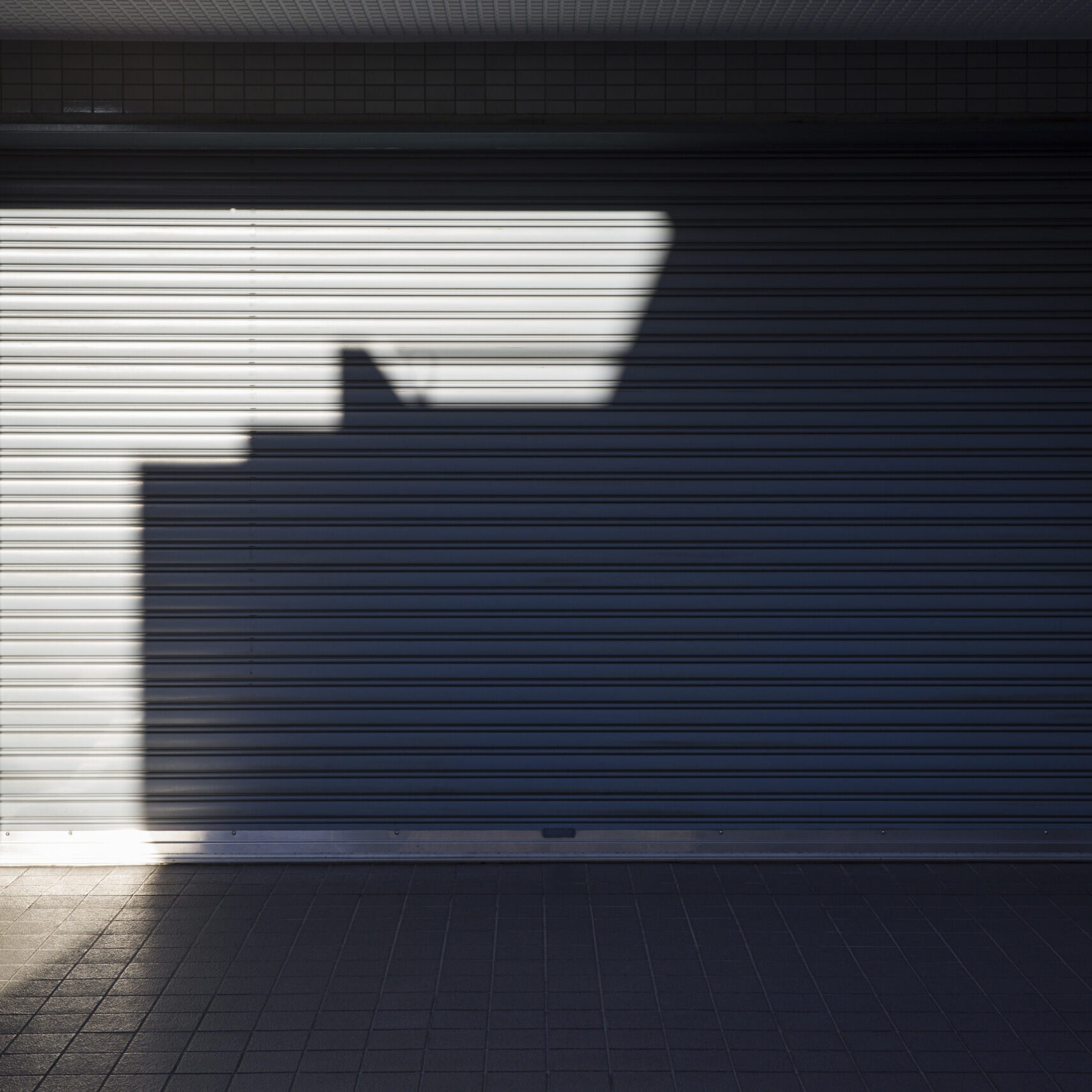 abstract-minimal-background-with-floor-3